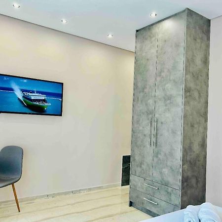 Port Twins Suites No2 Piraeus Buitenkant foto