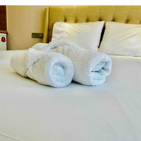 Port Twins Suites No2 Piraeus Buitenkant foto