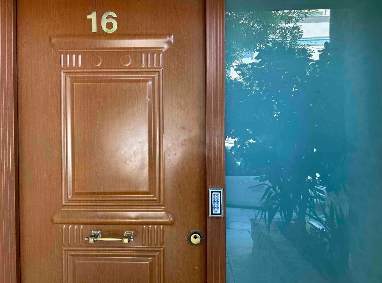 Port Twins Suites No2 Piraeus Buitenkant foto