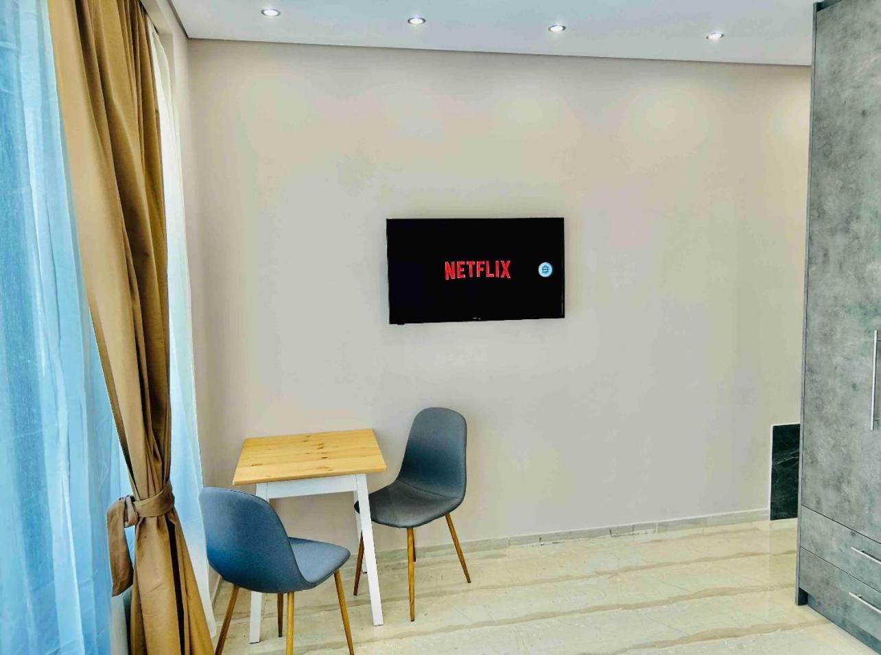 Port Twins Suites No2 Piraeus Buitenkant foto