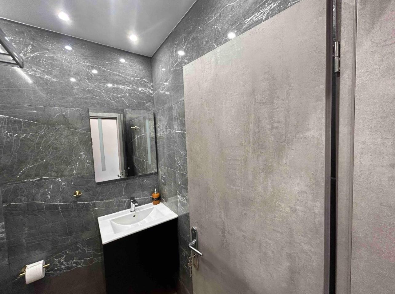 Port Twins Suites No2 Piraeus Buitenkant foto