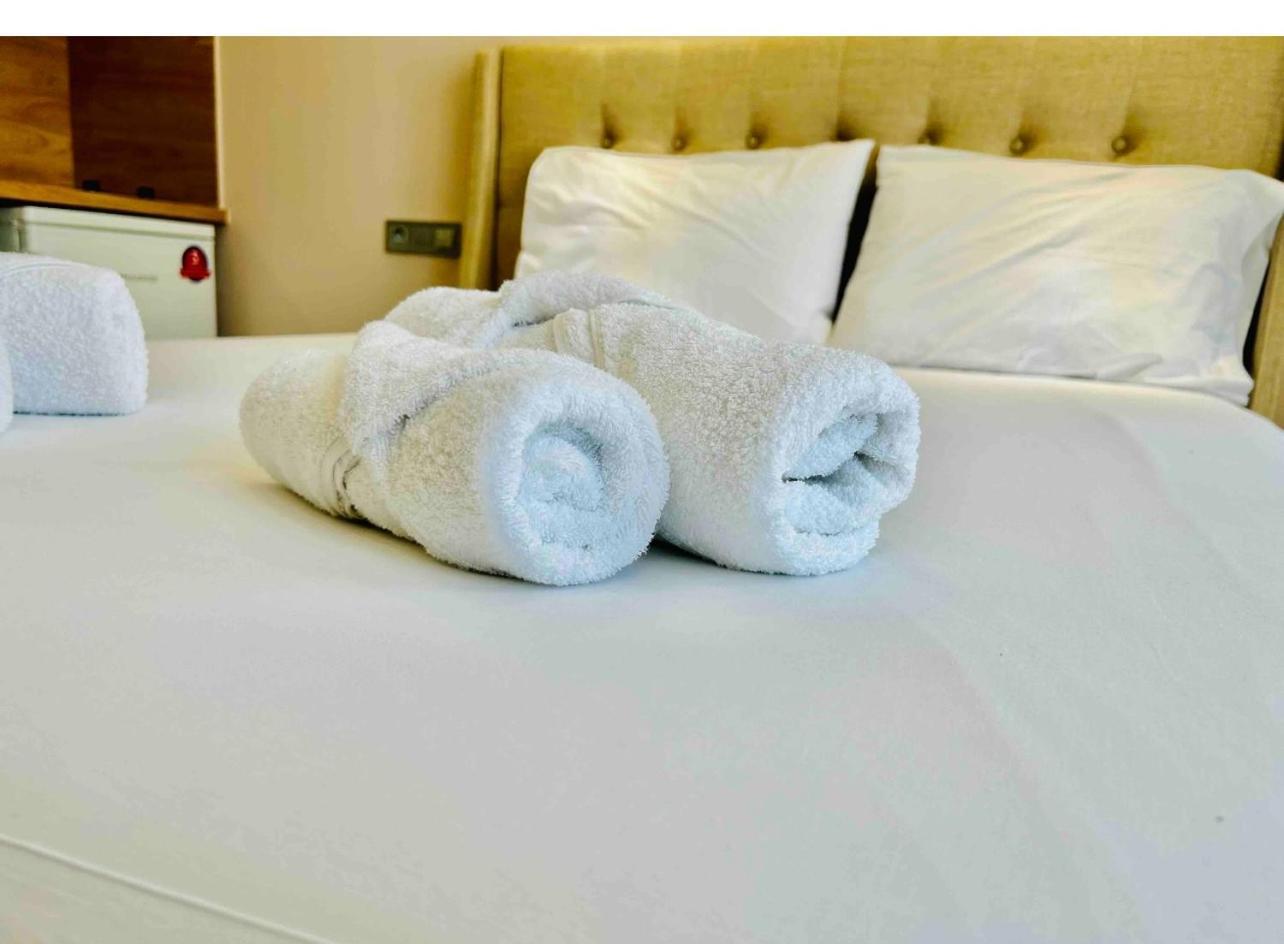 Port Twins Suites No2 Piraeus Buitenkant foto